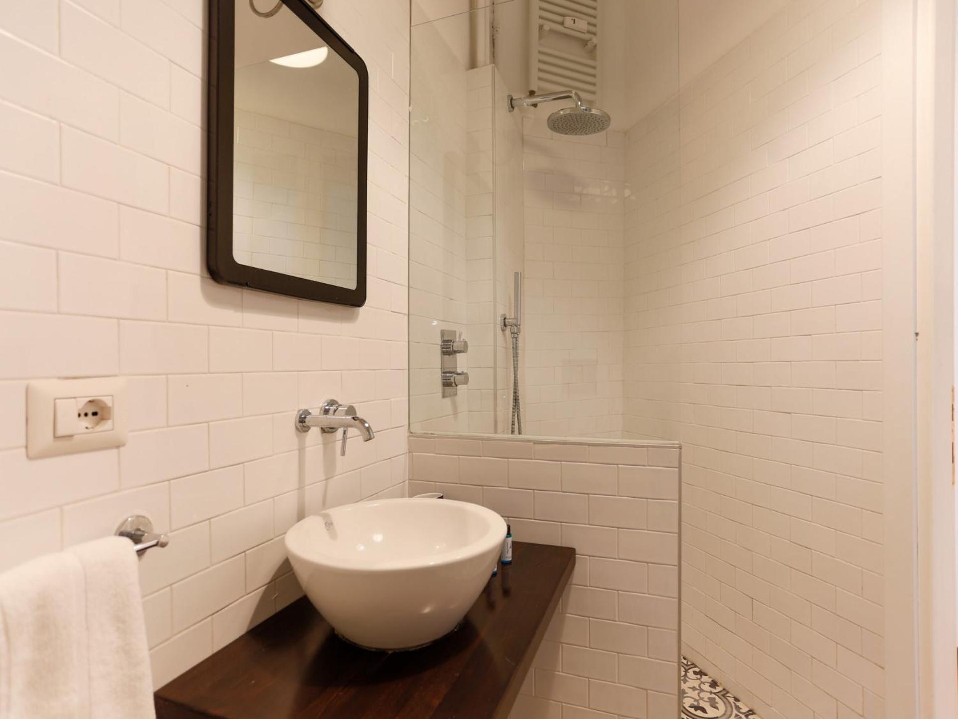 The Rent - Modern Two-bedroom In Porta Romana Apartment *